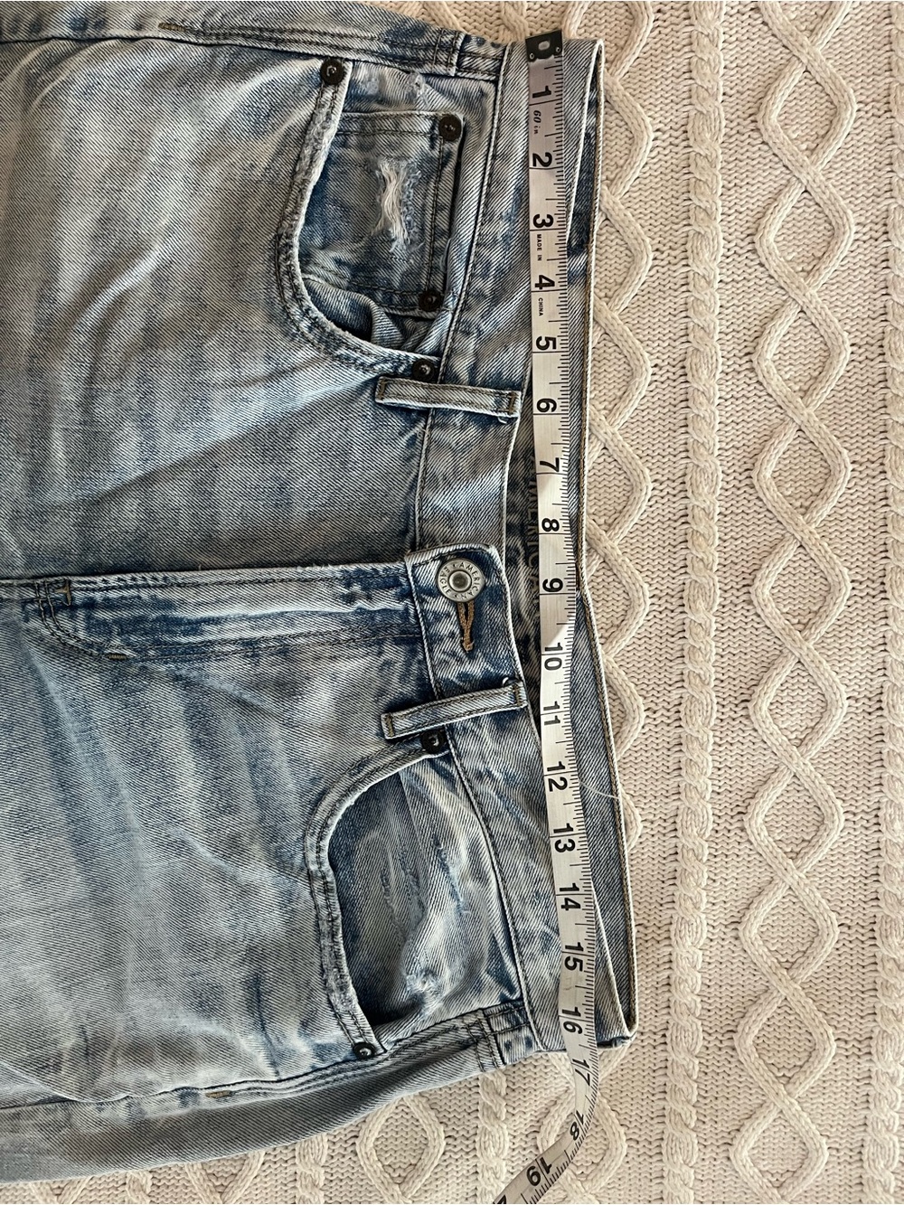 American Eagle Outfitters Light Wash 90’s Boyfriend Jeans Women’s Size 8 - Picture 13 of 16